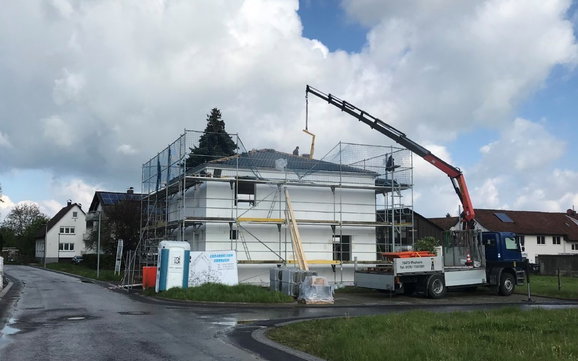 Dach der individuell geplanten Kern-Haus-Stadtvilla Mateo in Sasbach