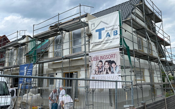 Beginn Außenputz Hausansicht