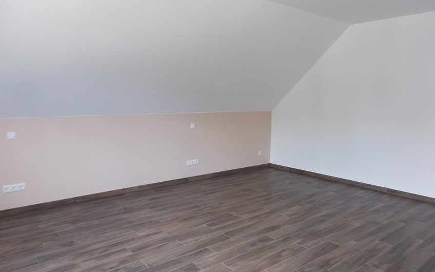 Fertiges Zimmer im Obergeschoss des Kern-Hauses Luna in Dettenheim