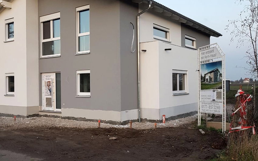 Kern-Haus Vero Eingangsseite mit Flachdacherker