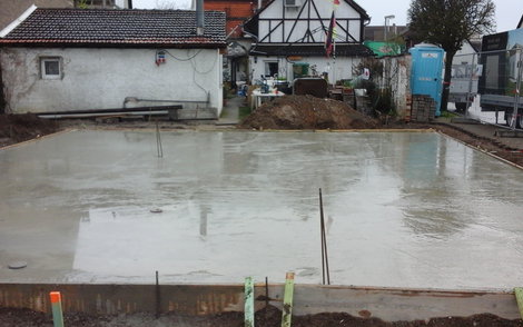 Fertig gegossene Bodenplatte des Familienhauses Komfort in Linkenheim-Hochstetten von Kern-Haus