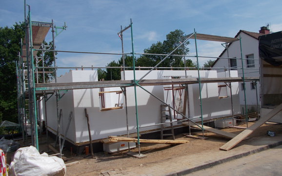 Erdgeschoss der freien Planung von Kern-Haus in Bad Dürkheim mit Gerüst