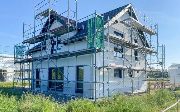 Außenputz auf Terrassenseite des Kern-Haus Trend in Eilenburg