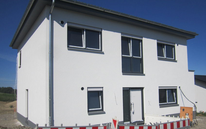 Die Haustür wurde eingebaut.