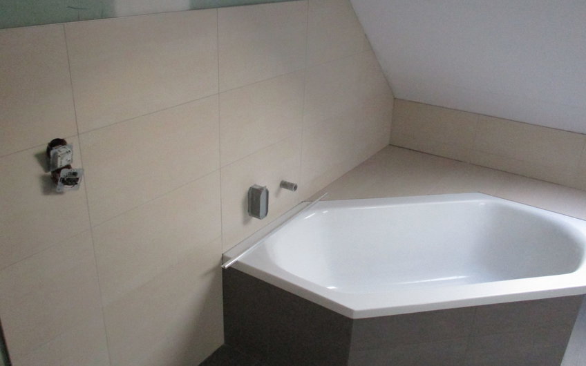 Die Badewanne wurde eingemauert.