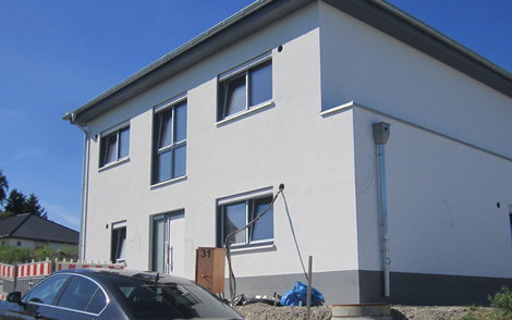 Am Kern-Haus wurden Regenrinnen montiert.