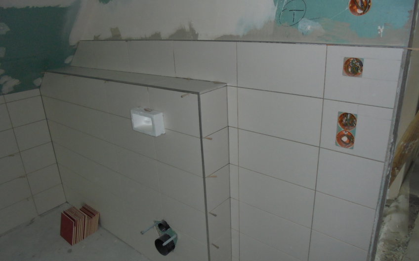 Fliesen im Badezimmer des individuell geplanten Einfamilienhauses Aura von Kern-Haus in Wachenheim