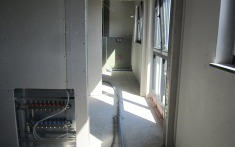 Die Arbeiten der Elektro-Heizung-Sanitär-Rohinstallationen haben begonnen.