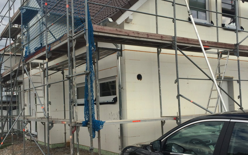 Geschlossener Rohbau des individuell geplanten Einfamilienhauses Aura von Kern-Haus in Wachenheim
