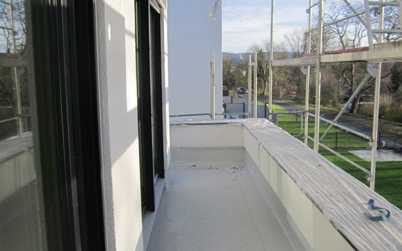 Wie in der Planung vorgesehen, wurde ein Balkon errichtet.    