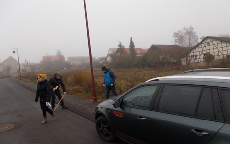 Treffen am Grundstück in Einselthum für das Familienhaus Signum von Kern-Haus