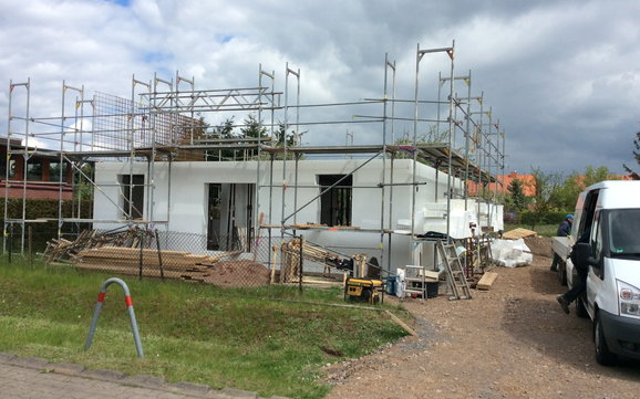 Das Erdgeschoss ist nun im Rohbau fertig.