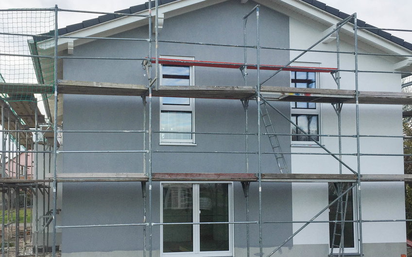 Kern-Haus Vero mit grau-weißem Außenputz