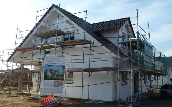 Das Dach wurde eingedeckt.
