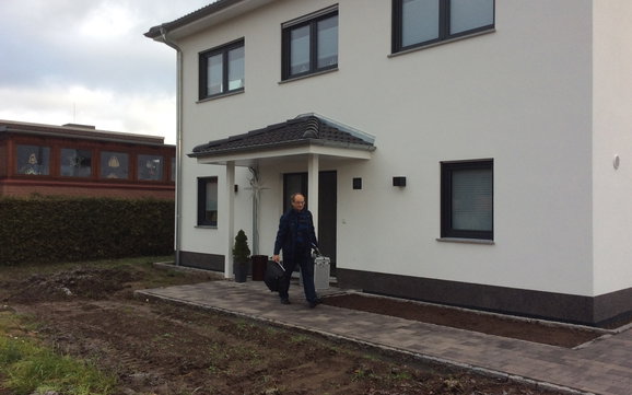 TÜV-Prüfingenieur in Nordhausen vor Ort.