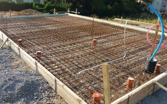 Bewehrung der Bodenplatte für die individuell geplante Doppelhaushälfte Twin XL von Kern-Haus in Bammental