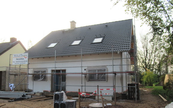 Das Dach wurde eingedeckt.
