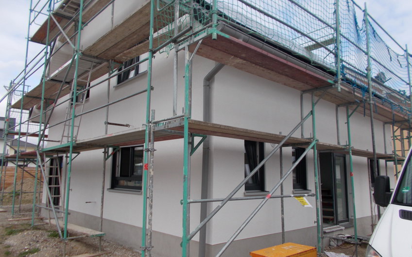 Einfamilienhaus Luna von Kern-Haus in Dettenheim mit fertigem Außenputz