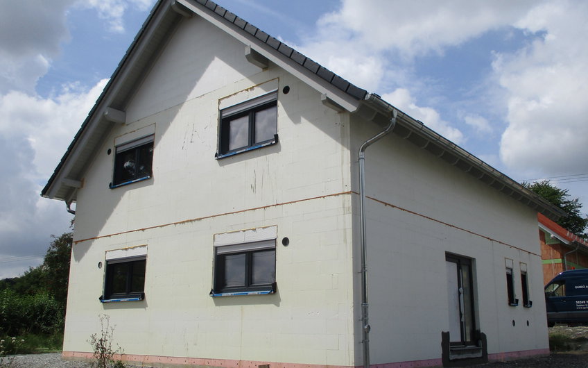 Nach den Zimmer-und Dachdeckerarbeiten konnte das Gerüst abgebaut werden.