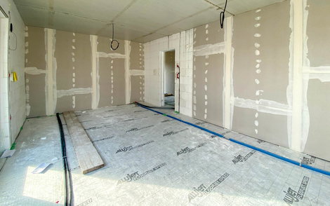 Trockenbau gespachtelt in Kern-Haus Pult in halle Wörmlitz