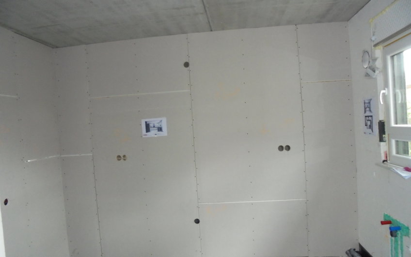 Trockenbauwand in der Küche des neuen Kern-Hauses in Linkenheim-Hochstetten