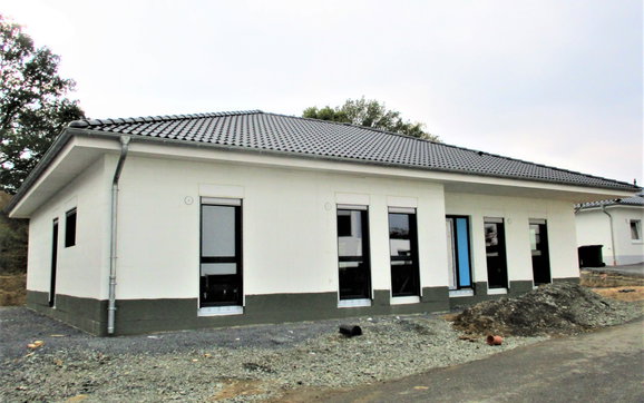 Die Fenster wurden eingebaut.                               