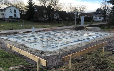 Baustellenvorbereitung für die individuell geplante Kern-Haus-Stadtvilla Mateo in Sasbach