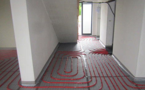 Für wohlige Wärme im Haus sorgt zukünftig die Fußbodenheizung.
