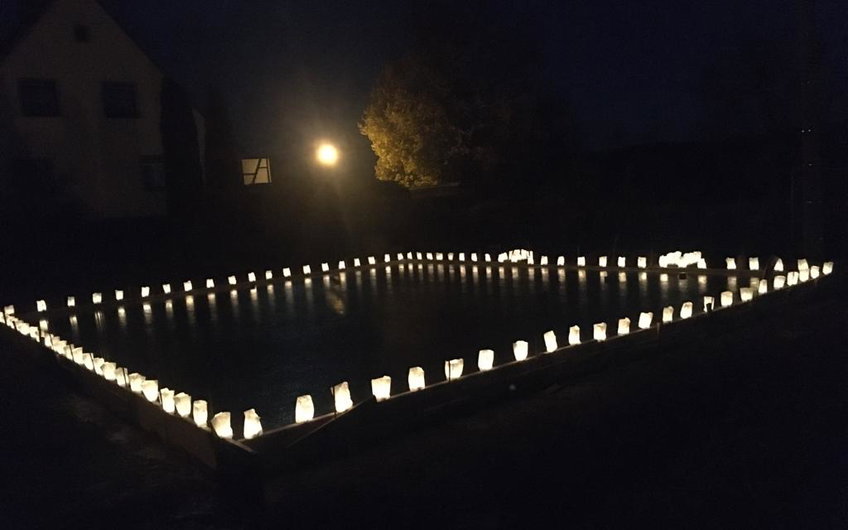 Festliche Beleuchtung der Bodenplatte