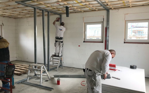 Trockenbau im individuell geplanten Zweifamilienhaus Signus P von Kern-Haus in Radolfzell
