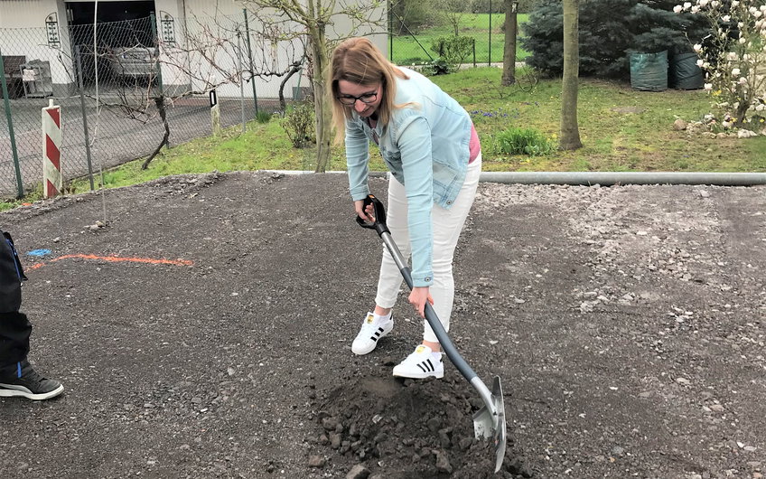 Die Bauherrin verschloss die Grube.