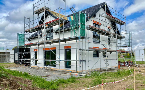 Dacheindeckung an Gaube für Kern-Haus Trend in Eilenburg