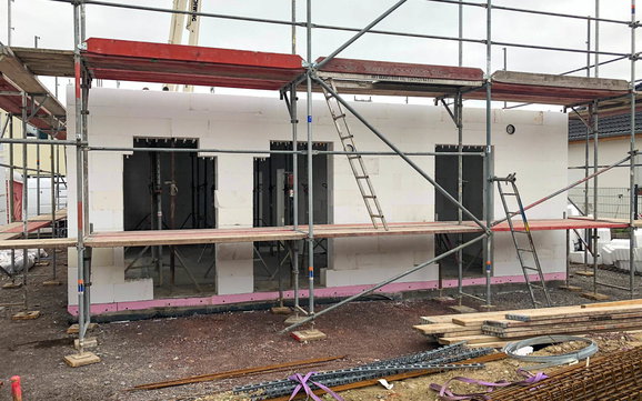 Fertigstellung des Erdgeschossrohbaus für Kern-Haus in Wörmlitz