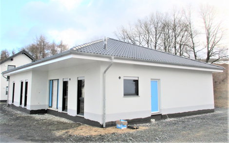 Das Haus ist von außen fertig.                               
