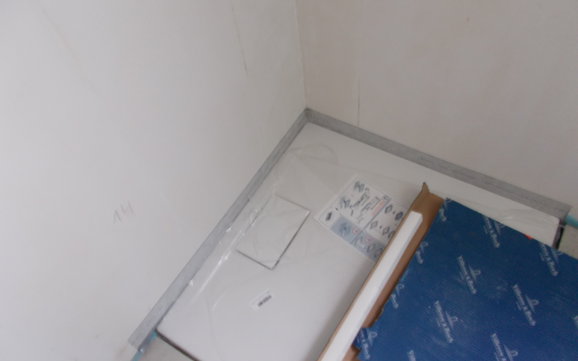 Duschwanne im Duschbad des Einfamilienhauses Signum von Kern-Haus in Einselthum