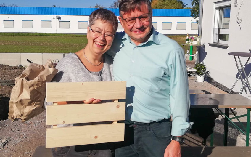 Bauherren auf Rohbaufest für Kern-Haus Familienhaus in halle reideburg