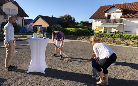 Grundsteinlegung für das frei geplante Einfamilienhaus von Kern-Haus in Römerberg