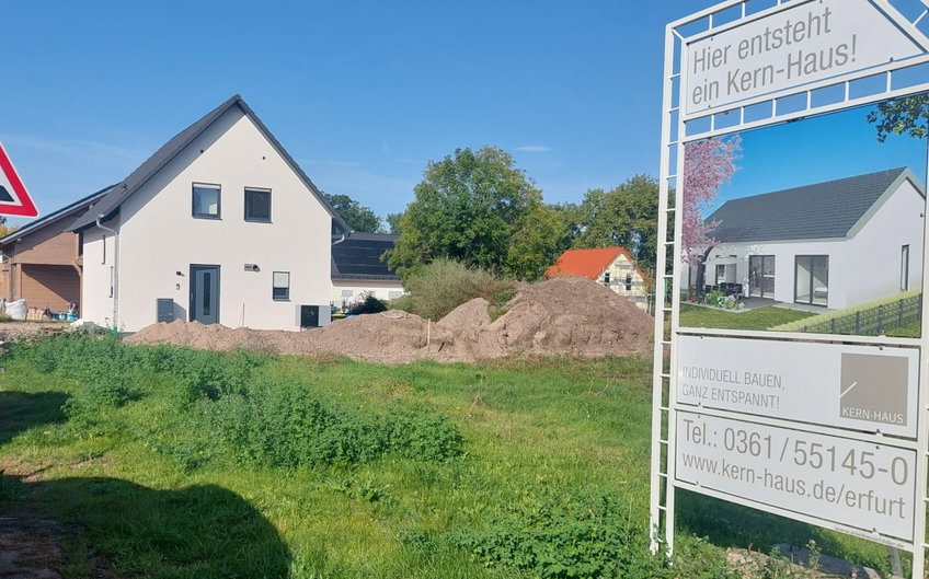 Vor Baubeginn wird ein Blick auf das Grundstück geworfen.