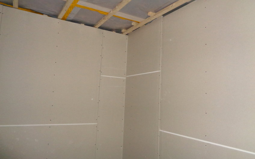 Trockenbauwände im Dachgeschoss im individuell geplanten Einfamilienhaus Luna von Kern-Haus in Dettenheim