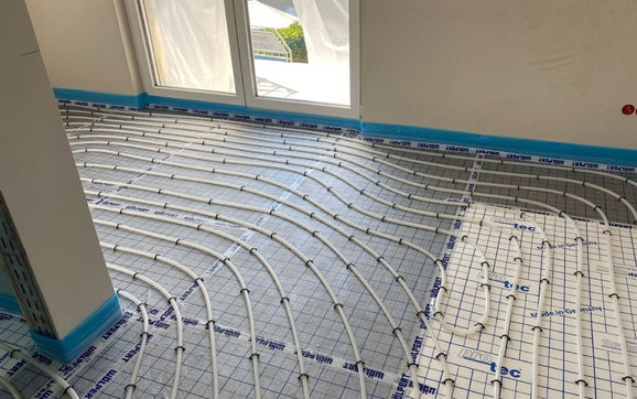 Fußbodenheizung im individuell geplanten Zweifamilienhaus Signus P von Kern-Haus in Radolfzell
