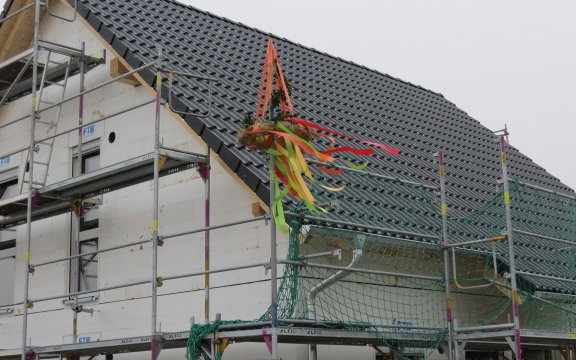 In Marbach wird Richtfest gefeiert.