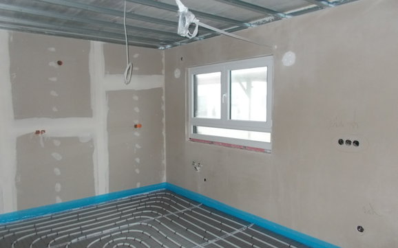 Heizschleifen der Fußbodenheizung im individuell geplanten Einfamilienhaus Luna von Kern-Haus in Dettenheim