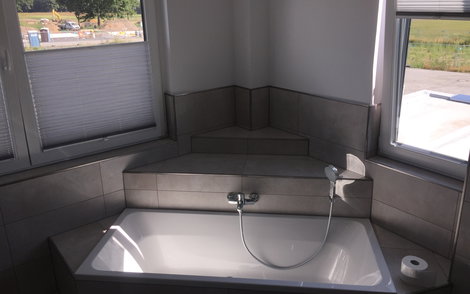  Eckbadewanne im Kern-Haus