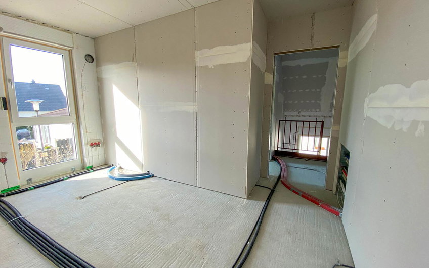 Einblick in Zimmer im Dachgeschoss des Kern-Haus Pult in halle Wörmlitz