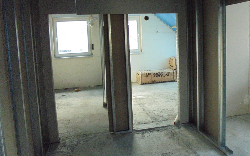Leichtbauwände im Dielenbereich des individuell geplanten Einfamilienhauses Aura von Kern-Haus in Wachenheim