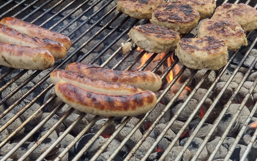Leckeres vom Grill - für das leibliche Wohl der Gäste war bestens gesorgt.