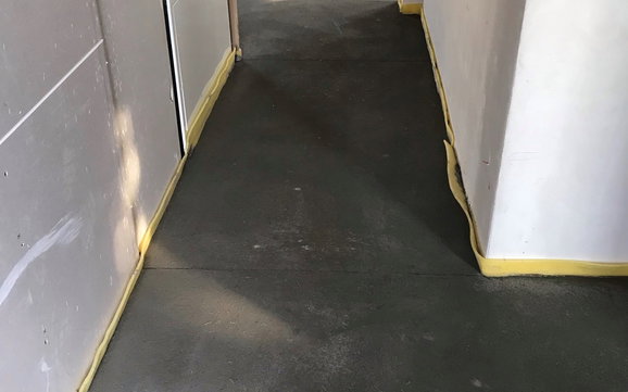 Der Estrich kann nach nur wenigen Tagen Trocknungszeit betreten werden.