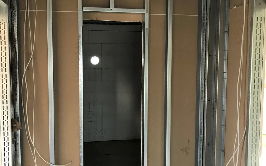Die elektrischen Leitungen wurden im gesamten Haus verlegt.