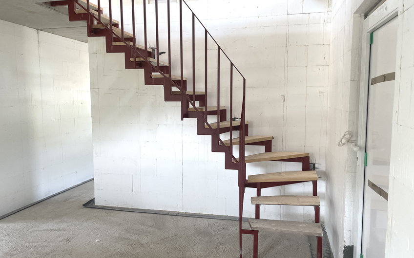Die Rohbautreppe ermöglicht sicheres Arbeiten im Dachgeschoss.