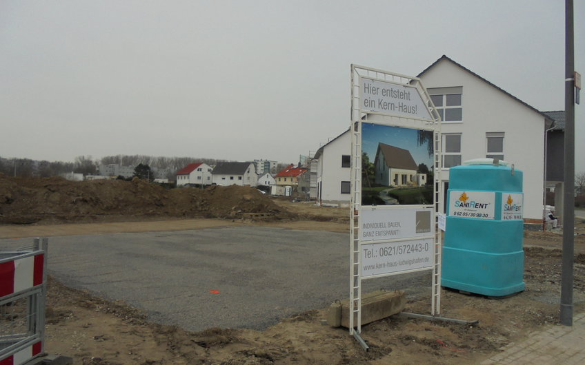 Schottertragschicht auf dem Grundstück des individuell geplanten Einfamilienhauses Luna von Kern-Haus in Ludwigshafen